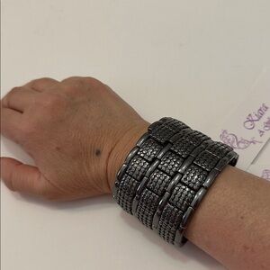 NWT Metallic color in gun metal bracelet